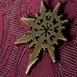 Warhammer 40K Warhammer 40.000 Chaos Krawatte mit Anstecknadel Clearance